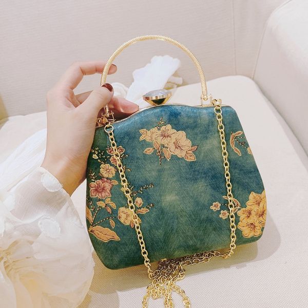 2020 new chinese-style vintage printed cheongsam handbag all-match clutch bag
2020 new chinese-style vintage printed cheongsam handbag all-match clutch bag