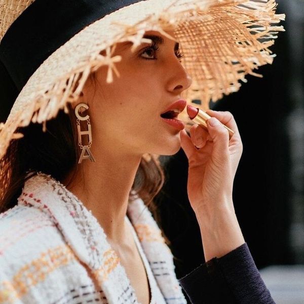 Hot new fashion luxury designer exaggerated rhinestone crystal diamond Letter CHA long drop dangle chandelier stud earrings for women
Hot new fashion luxury designer exaggerated rhinestone crystal diamond Letter CHA long drop dangle chandelier stud earrings for women