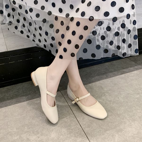 2020 new women's elegant fashion comfortable heel soft inside fresh and sweet med heel standard casual women flat shoes u19-41, Black
2020 new women's elegant fashion comfortable heel soft inside fresh and sweet med heel standard casual women flat shoes u19-41, Black