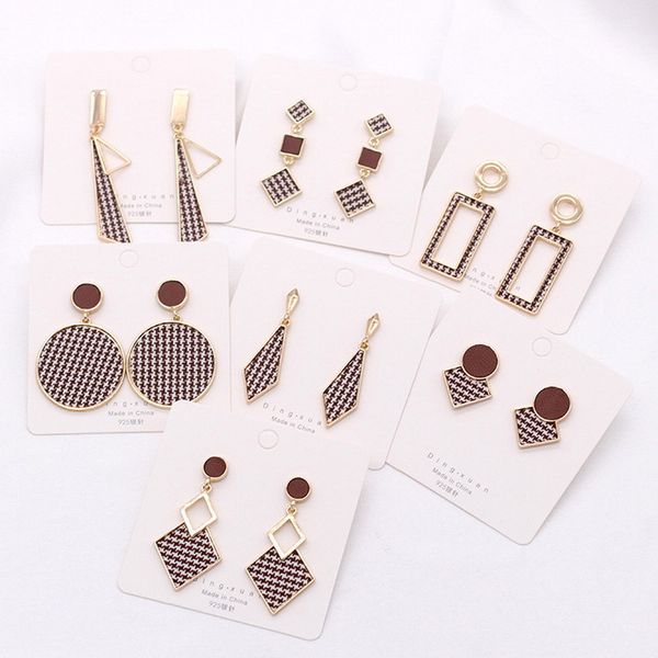 2019 vintage elegant geometric houndstooth plaid black and white earrings for women statement cloth earrings fabric jewelry, Golden;silver
2019 vintage elegant geometric houndstooth plaid black and white earrings for women statement cloth earrings fabric jewelry, Golden;silver