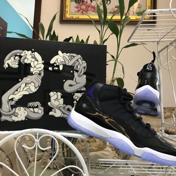 высокое качество 11 space jam баскетбол обувь 11s женщины мужчины черный белый синий количество 45 открытый дизайнер runner повседневный спо
высокое качество 11 space jam баскетбол обувь 11s женщины мужчины черный белый синий количество 45 открытый дизайнер runner повседневный спо