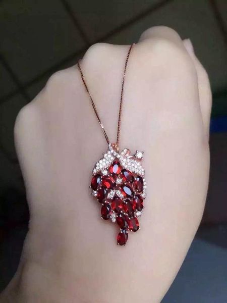 natural red garnet stone pendant s925 silver natural gemstone pendant necklace trendy luxury grape string women fine jewelry
natural red garnet stone pendant s925 silver natural gemstone pendant necklace trendy luxury grape string women fine jewelry