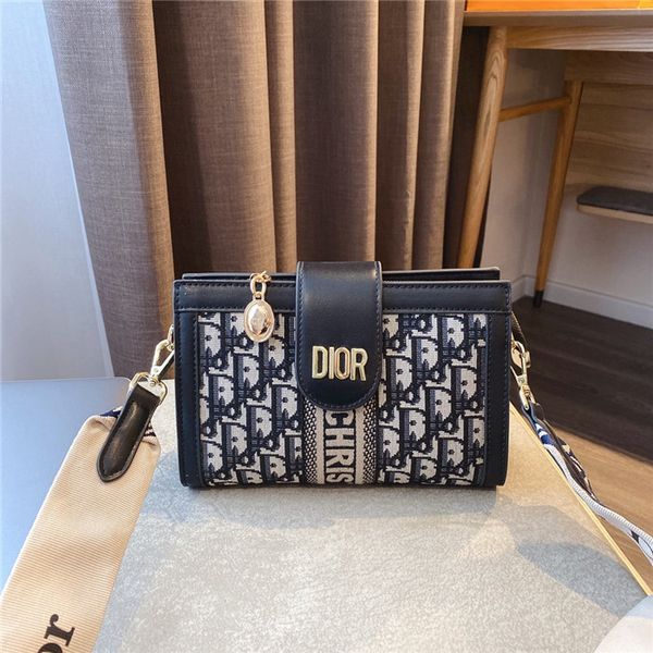 2020 newlouisvuittonlvclassic women designer handbags luxury crossbody messenger shoulder bags 6985
2020 newlouisvuittonlvclassic women designer handbags luxury crossbody messenger shoulder bags 6985