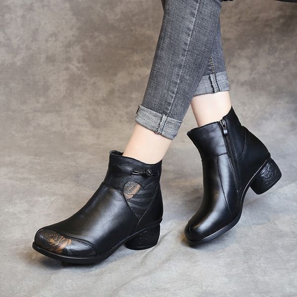 2019 winter new short boots women's leather plus velvet warm women's boots thick heel non-slip rubber round boot, Black
2019 winter new short boots women's leather plus velvet warm women's boots thick heel non-slip rubber round boot, Black