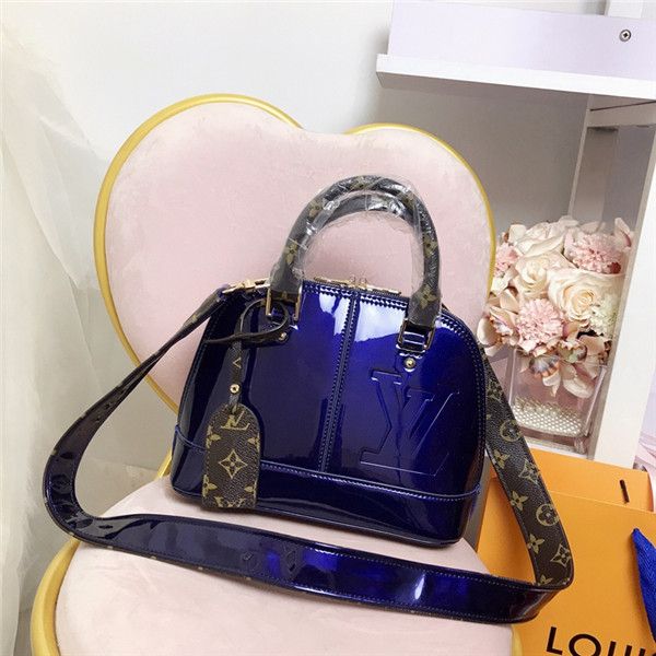 New Designer Women Shoulder Bag Crossbody Shell Bags Fashion Messenger Bag Female Leather Handbags High Quality Totes 116#01
New Designer Women Shoulder Bag Crossbody Shell Bags Fashion Messenger Bag Female Leather Handbags High Quality Totes 116#01