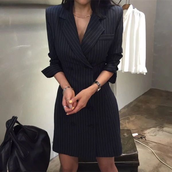 autumn womens v-neck office lady long blazer casual long sleeve slim blazer double breasted striped jackets, White;black
autumn womens v-neck office lady long blazer casual long sleeve slim blazer double breasted striped jackets, White;black