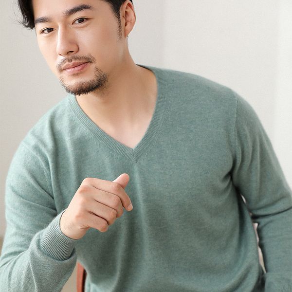 men's v-neck sweater 2020 new cashmere sweater youth korean version of the warm solid color knitted bottoming shirt, White;black
men's v-neck sweater 2020 new cashmere sweater youth korean version of the warm solid color knitted bottoming shirt, White;black