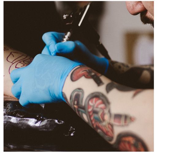 высокое качество одноразовые татуировки латексные перчатки, чтобы предотвратить бактериальную инфекцию доступны с большими и малыми аксессуа
высокое качество одноразовые татуировки латексные перчатки, чтобы предотвратить бактериальную инфекцию доступны с большими и малыми аксессуа