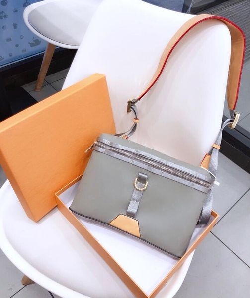 new fashion shoulder bags women chain crossbody bag handbags laser l0g0 brand purse female crossbag with box
new fashion shoulder bags women chain crossbody bag handbags laser l0g0 brand purse female crossbag with box