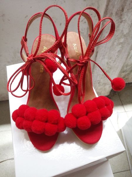2019 women's thick-heeled sandals with high-heeled lace-up lace with a plush ball to decorate the denim sandals
2019 women's thick-heeled sandals with high-heeled lace-up lace with a plush ball to decorate the denim sandals