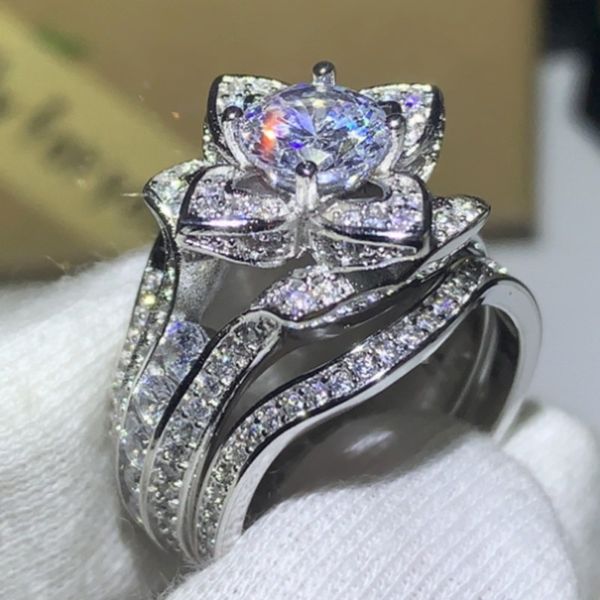 cluster rings european and american jewelry creative rose flower ring zircon female gift factory wholesale, Golden;silver
cluster rings european and american jewelry creative rose flower ring zircon female gift factory wholesale, Golden;silver