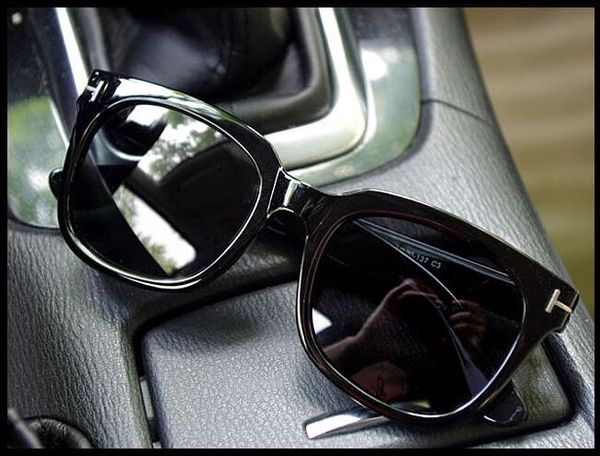 new fashion sunglasses for tom man woman eyewear designer brand sun glasses ford lenses with box 211, White;black
new fashion sunglasses for tom man woman eyewear designer brand sun glasses ford lenses with box 211, White;black