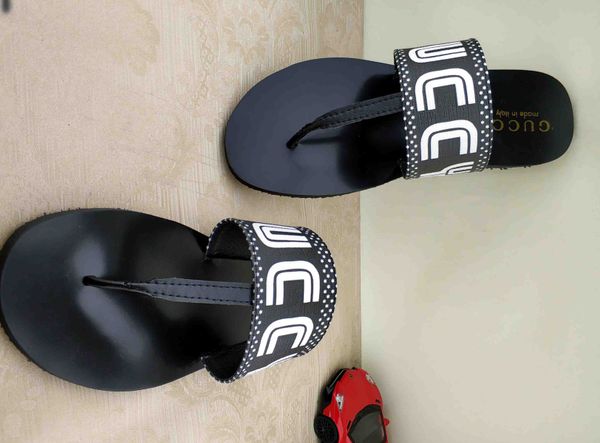 2019 men women sandals designer shoes luxury slide summer fashion wide flat slippery sandals slipper flip flop size 35-46 flower box, Black
2019 men women sandals designer shoes luxury slide summer fashion wide flat slippery sandals slipper flip flop size 35-46 flower box, Black