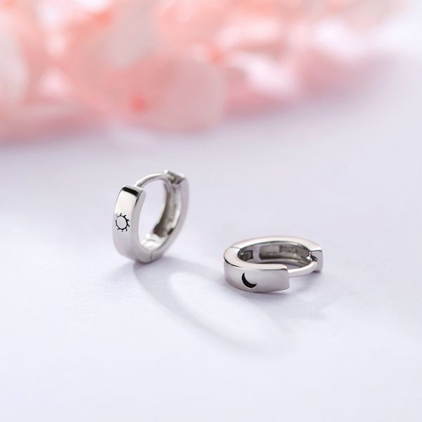 hoop & huggie 925 sterling silver moon sunlight ear buckle frigid style temperament simplicity ear-ring jewelry e238, Golden;silver 
hoop & huggie 925 sterling silver moon sunlight ear buckle frigid style temperament simplicity ear-ring jewelry e238, Golden;silver