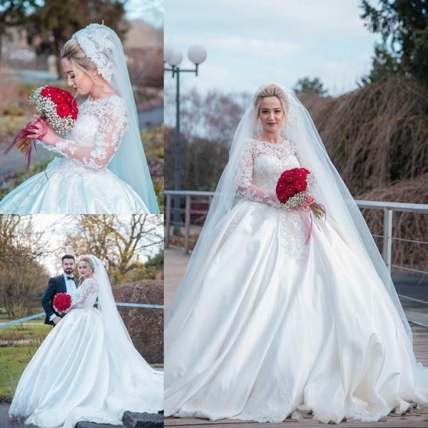 2020 new arrival modern dubai style ball gown wedding dresses jewel neck satin lace appliques long sleeves plus size formal bridal gowns, White
2020 new arrival modern dubai style ball gown wedding dresses jewel neck satin lace appliques long sleeves plus size formal bridal gowns, White