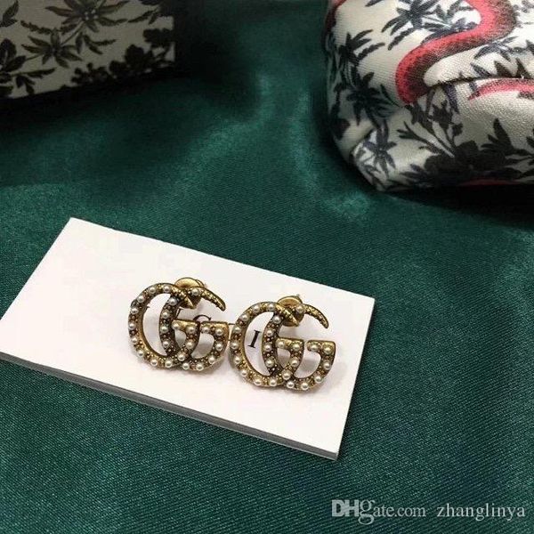 2020 new classic retro temperament earrings fashion alphabet pearl delicate earrings fast delivery, Golden;silver
2020 new classic retro temperament earrings fashion alphabet pearl delicate earrings fast delivery, Golden;silver