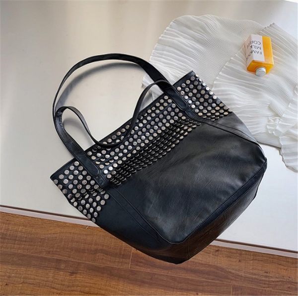 Fashionable Rivet Large Capacity Shopping Bag Fashionable Lady Carry Large Bag on One Shoulder PH-CFY20041020/
Fashionable Rivet Large Capacity Shopping Bag Fashionable Lady Carry Large Bag on One Shoulder PH-CFY20041020/