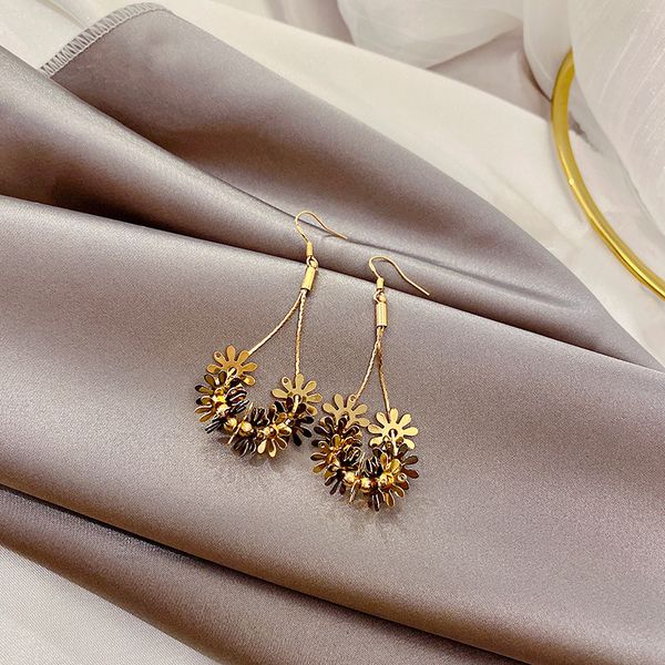 2020 new s925 silver needle korean women's sweet fashion daisy earring accessories personalized ear hook earring
2020 new s925 silver needle korean women's sweet fashion daisy earring accessories personalized ear hook earring