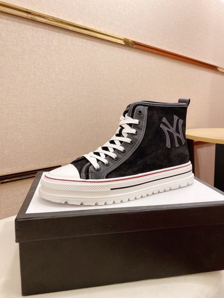 luxury men shoes black loafers leather men 's brand casual shoes comfortable spring/autumn fashion breathable men shoes black white
luxury men shoes black loafers leather men 's brand casual shoes comfortable spring/autumn fashion breathable men shoes black white