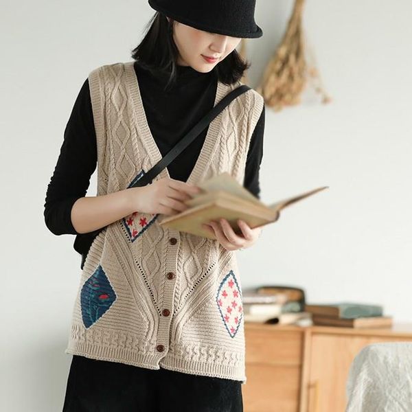 2019 new autumn women knitted vest casual single breasted sleeveless vest vintage loose v-neck sweater, Black;white
2019 new autumn women knitted vest casual single breasted sleeveless vest vintage loose v-neck sweater, Black;white