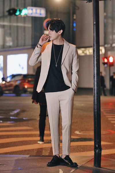 2019 spring and summer refreshing beige korean single-breasted two-piece suit casual pants men's slim casual suit, White;black 
2019 spring and summer refreshing beige korean single-breasted two-piece suit casual pants men's slim casual suit, White;black