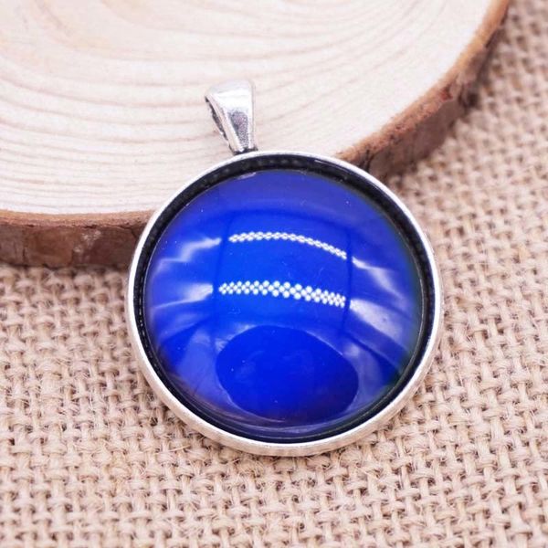 vintage necklace pendant round alloy pendant changing color according the temperature mood necklace pendants, Silver
vintage necklace pendant round alloy pendant changing color according the temperature mood necklace pendants, Silver