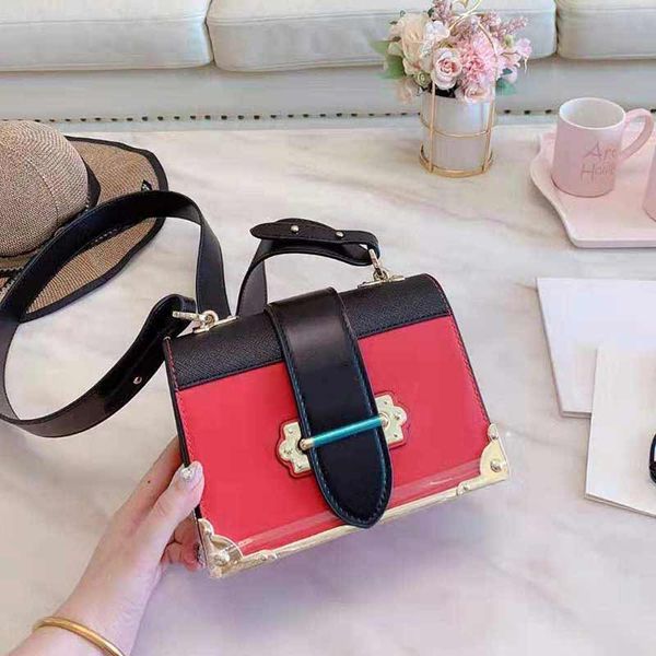 2019 brand fashion designer woman bags shoulder bag fashion versatile crossbody bag tote bag gift box
2019 brand fashion designer woman bags shoulder bag fashion versatile crossbody bag tote bag gift box