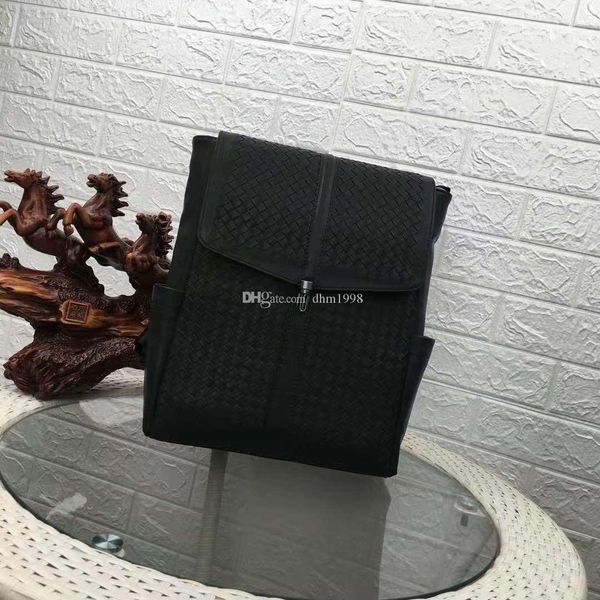 2020 fashion men's official shoulder bag waxed leather material button large capacity men's square mountaineering bag travel bag i
2020 fashion men's official shoulder bag waxed leather material button large capacity men's square mountaineering bag travel bag i