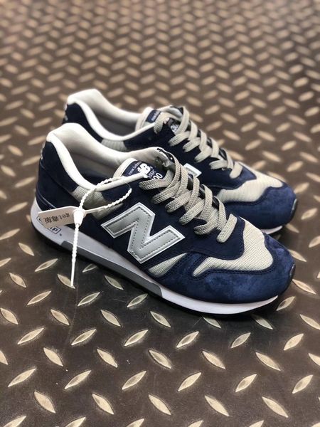 2020 men's fashion cushioning running shoes black white zapatas fashion outdoor sneakers high design sneakers jogging
2020 men's fashion cushioning running shoes black white zapatas fashion outdoor sneakers high design sneakers jogging