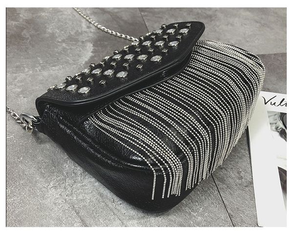 2020 новый ретро willow nail ins коммуникатор женская сумка тенденции моды цепи чистый красный малый черный мешок crossbody сумки для женщин
2020 новый ретро willow nail ins коммуникатор женская сумка тенденции моды цепи чистый красный малый черный мешок crossbody сумки для женщин