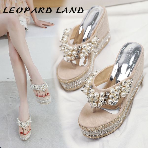 leopard land 2020 sandals slippers women wear beach wild pearl wedge with thick bottom flip flops high heels cwf-chq828-6, Black
leopard land 2020 sandals slippers women wear beach wild pearl wedge with thick bottom flip flops high heels cwf-chq828-6, Black