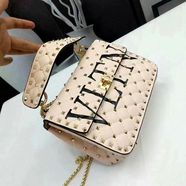 classic 2020 summer fashion flaps chain bag sheepskin studs rivets package designer handbags shoulder leather handbag designer tote bag
classic 2020 summer fashion flaps chain bag sheepskin studs rivets package designer handbags shoulder leather handbag designer tote bag
