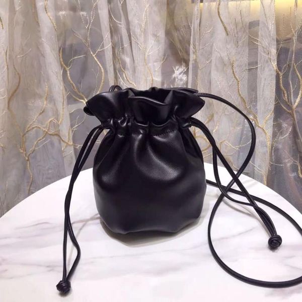 мода женского crossbody сумка для женщин из натуральной кожи fold дамы руки сумки bucket женщина посланник small bag
мода женского crossbody сумка для женщин из натуральной кожи fold дамы руки сумки bucket женщина посланник small bag