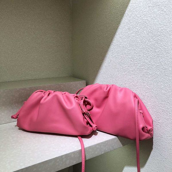 women simple dumplings messenger bag retro 2020 new fashion cloud female crossbody shoulder bag tide handbag clutch
women simple dumplings messenger bag retro 2020 new fashion cloud female crossbody shoulder bag tide handbag clutch