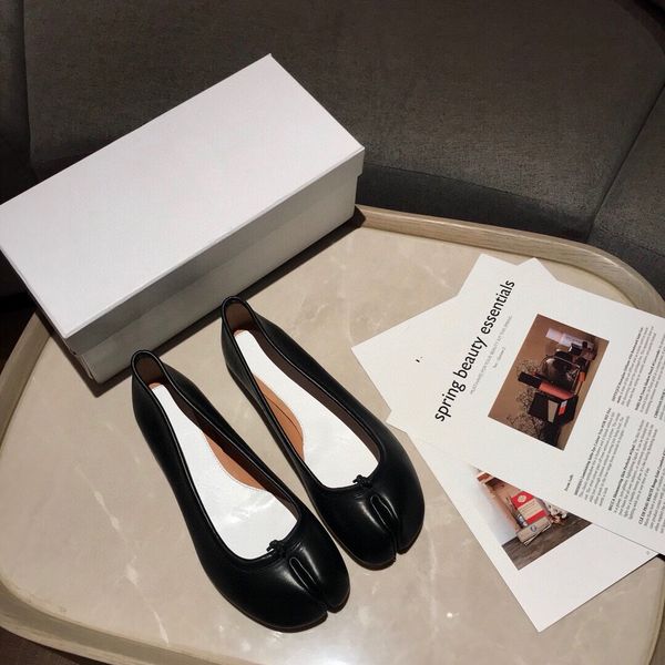 2020 new spring and summer leather fashion shallow flat shoes, one pedal lazy joker trend casual pig's trotters women shoes, Black
2020 new spring and summer leather fashion shallow flat shoes, one pedal lazy joker trend casual pig's trotters women shoes, Black
