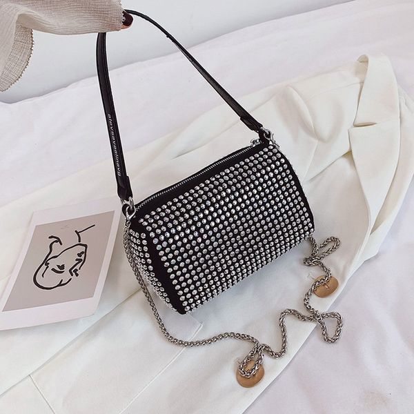sequins handbag for women european and american style rivet vintage bag punk style mini pillow pack new 2020 fashion famale bag
sequins handbag for women european and american style rivet vintage bag punk style mini pillow pack new 2020 fashion famale bag