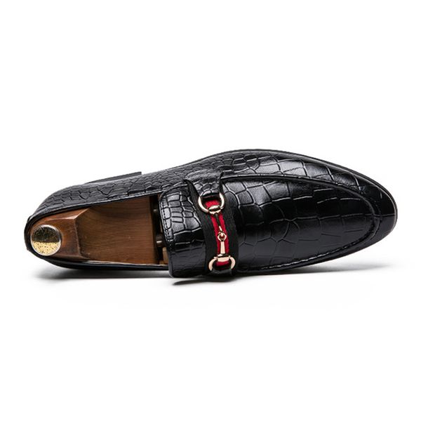 new style black leather mens rivets loafers designer fashion slip-on mens dress shoes handmade men smoking shoes casual flat c09
new style black leather mens rivets loafers designer fashion slip-on mens dress shoes handmade men smoking shoes casual flat c09