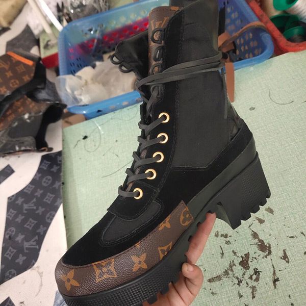 2019 wild european women's boots thick high-heeled front lace-up short tube printing color-matching martin boots factory direct sales, Black
2019 wild european women's boots thick high-heeled front lace-up short tube printing color-matching martin boots factory direct sales, Black
