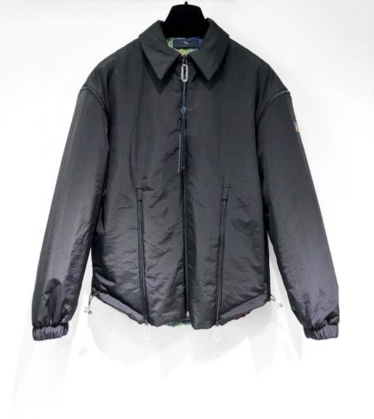 20ss fancy reverse wearing and removal sleeves and can be folded to a bag wind jackets version popular one, Black
20ss fancy reverse wearing and removal sleeves and can be folded to a bag wind jackets version popular one, Black