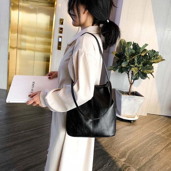 simple shoulder bag women solid color casual handbag winter new bag messenger simple large new casual phone travel
simple shoulder bag women solid color casual handbag winter new bag messenger simple large new casual phone travel