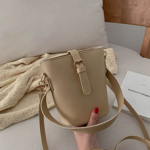 the new bucket female bag new 2020 korean version of the wild handbag shoulder bag simple large capacity crossbody
the new bucket female bag new 2020 korean version of the wild handbag shoulder bag simple large capacity crossbody
