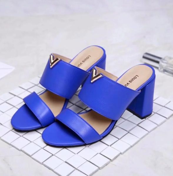 2020 women furry slippers australia fluff yeah slide shoes boots fashion luxury women sandals fur slides slippers, Black
2020 women furry slippers australia fluff yeah slide shoes boots fashion luxury women sandals fur slides slippers, Black