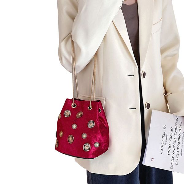 women's shoulder bags bucket bag elegant emblem pattern velvet handbag tote crossbody bag with golden chain shoulder strap
women's shoulder bags bucket bag elegant emblem pattern velvet handbag tote crossbody bag with golden chain shoulder strap