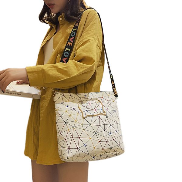 female laser ribbons crossbody bag large capacity linellae print lady casual multipurpose shoulder bag cat head handle handbag
female laser ribbons crossbody bag large capacity linellae print lady casual multipurpose shoulder bag cat head handle handbag