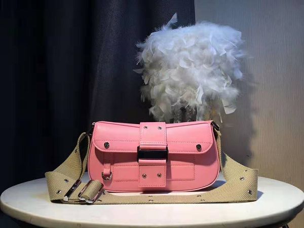 2020 fashion ladies shoulder bag classic retro style atmosphere diagonal cross-pack trend clamshell clutch three colors delivery
2020 fashion ladies shoulder bag classic retro style atmosphere diagonal cross-pack trend clamshell clutch three colors delivery
