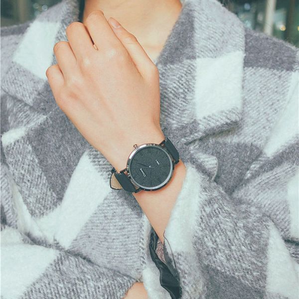 1 pcs women men couple wrist quartz watch round alloy case fashion casual gift fdc99, Slivery;brown
1 pcs women men couple wrist quartz watch round alloy case fashion casual gift fdc99, Slivery;brown