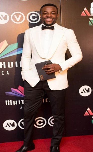 new fashion one button ivory groom tuxedos peak lapel men suits wedding/prom/dinner man blazer (jacket+pants+tie) w353, Black;gray
new fashion one button ivory groom tuxedos peak lapel men suits wedding/prom/dinner man blazer (jacket+pants+tie) w353, Black;gray