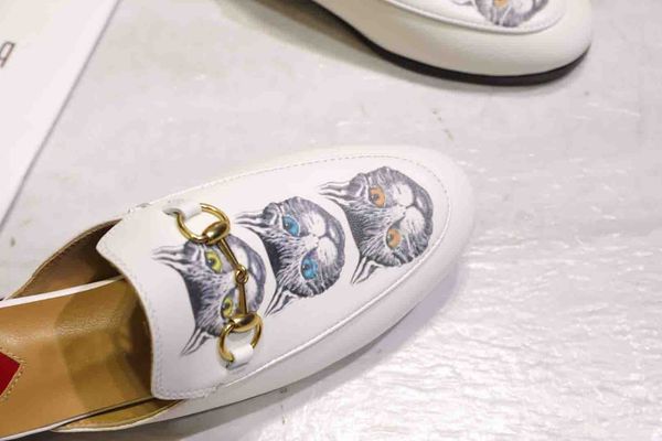 2019 fashion designer luxury women's shoes print three cat skin surface water dyed sheepskin lining casual women's half slippers c, Black
2019 fashion designer luxury women's shoes print three cat skin surface water dyed sheepskin lining casual women's half slippers c, Black