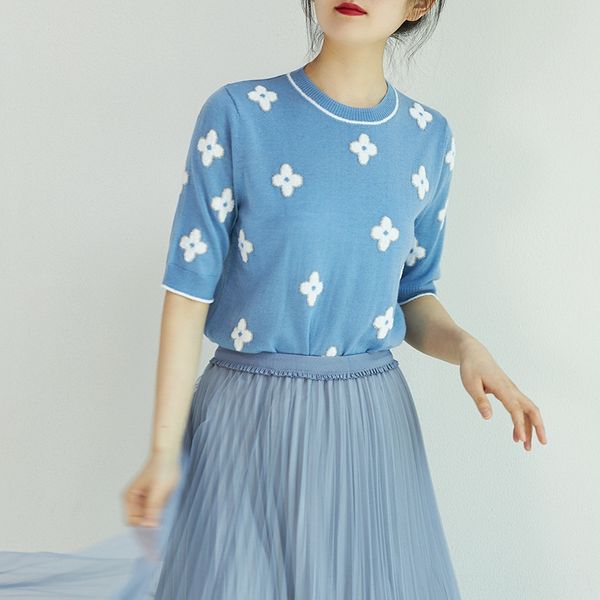 age-reducing vitality temperament classic exquisite four-leaf clover stereo jacquard jacquard short-sleeved ultra-fine wool knitted sweater, White
age-reducing vitality temperament classic exquisite four-leaf clover stereo jacquard jacquard short-sleeved ultra-fine wool knitted sweater, White