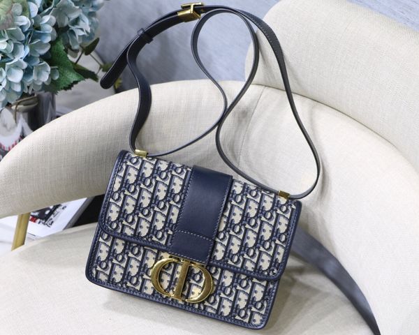 new women's one-shoulder bag 7a high-end custom quality diagonal cross bag fashion trend leisure style gold metal accessories with long
new women's one-shoulder bag 7a high-end custom quality diagonal cross bag fashion trend leisure style gold metal accessories with long